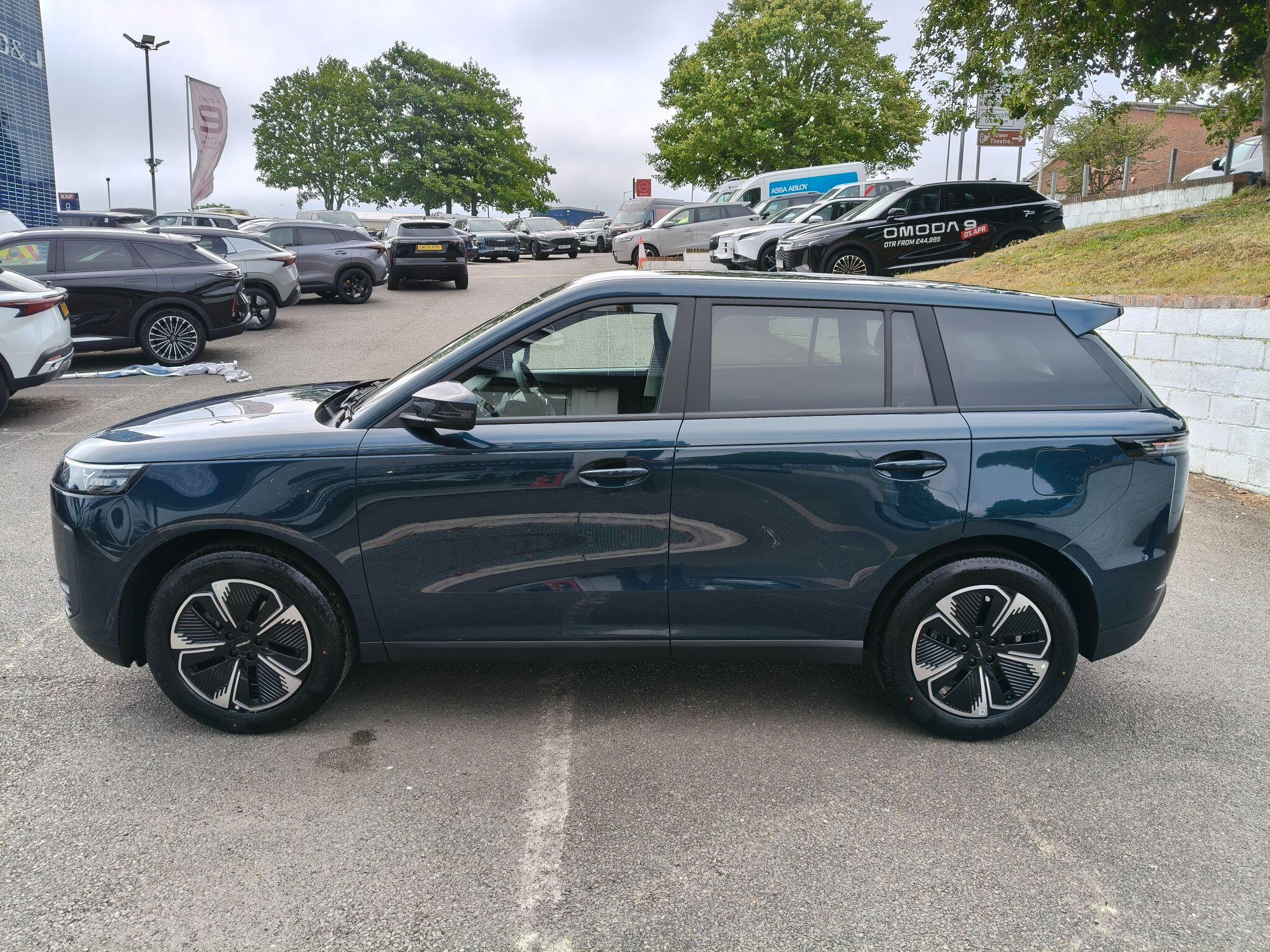 Large vehicle image